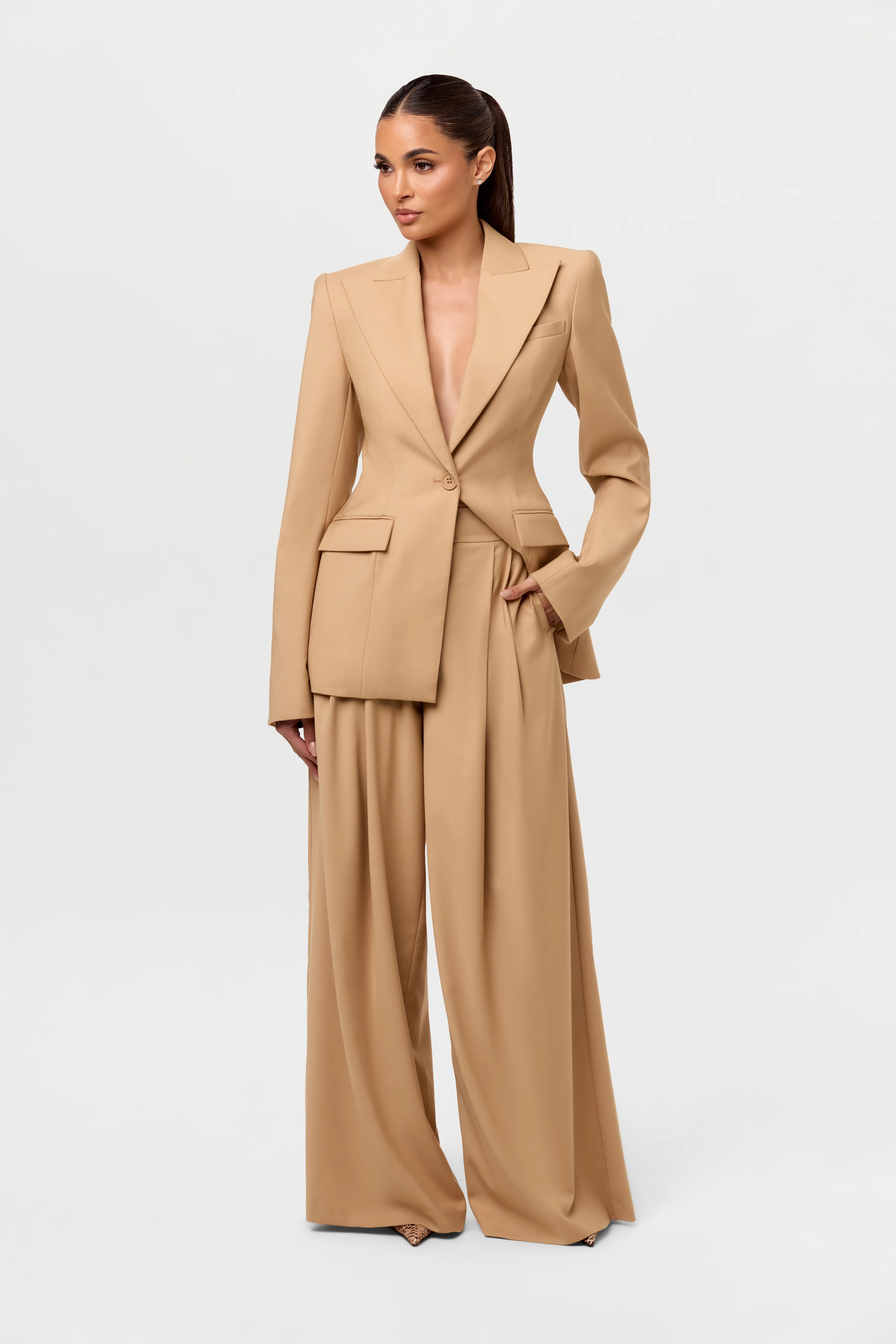 Power Shoulder Fitted Suit Blazer - Image 27
